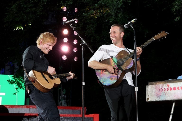 Getty Images 今年のグローバル・シチズンで。エド・シーラン（Ed Sheeran）、クリス・マーティン（Chris Martin）