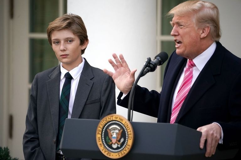 Getty Images こちらは前政権の2017年のバロン。すっかり大人に。バロン・トランプ（Barron Trump）、ドナルド・トランプ（Donald Trump）