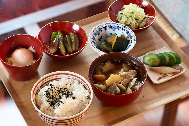 竹所集落の食材をメインに使った「丹保さんのごはんセット（1800円）」（撮影／中田洋介）