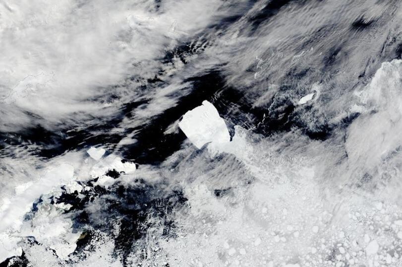 地球最大の氷山、囚われの身から解放され再び放浪の旅へ