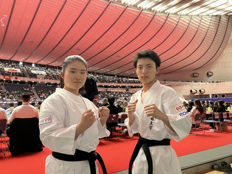 選手宣誓を務めた神奈川大・本田志帆（写真左）と早稲田大・細矢涼太（同右）。