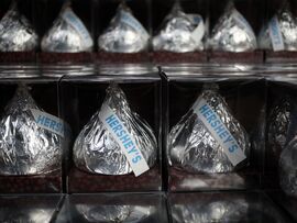 Oversized Hershey Kisses for sale at Hershey's Chocolate World in Hershey, Pennsylvania. Photographer:  Luke Sharrett/Bloomberg