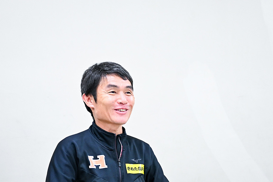 レースで求めるのは「目的と意図を持った参加」と坪田監督は語る【写真：中戸川知世】