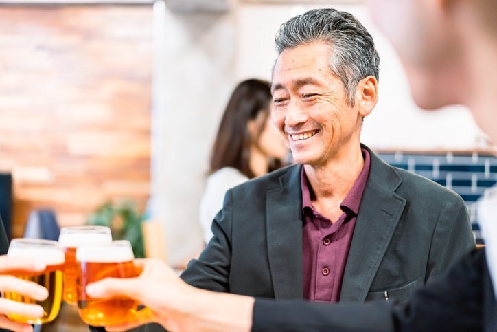 忘年会シーズンだ。飲み会が憂鬱というのは若手だけではないようで…（写真はイメージ／gettyimages)