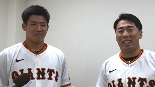 さまぁ～ずスタジアムで初対面を果たした巨人の石塚裕惺選手（左）と浅野翔吾選手（C）NTV