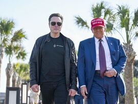 イーロン・マスク氏（左）とトランプ次期大統領