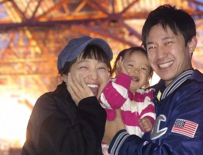 娘さんが1歳のころの家族写真。