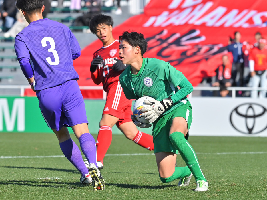 龍谷富山の正GKを任されている吉田啓剛(2年)(写真協力『高校サッカー年鑑』)(HIGH SCHOOL SOCCER YEARBOOK)