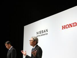 日産内田、ホンダ三部両社長とロゴ