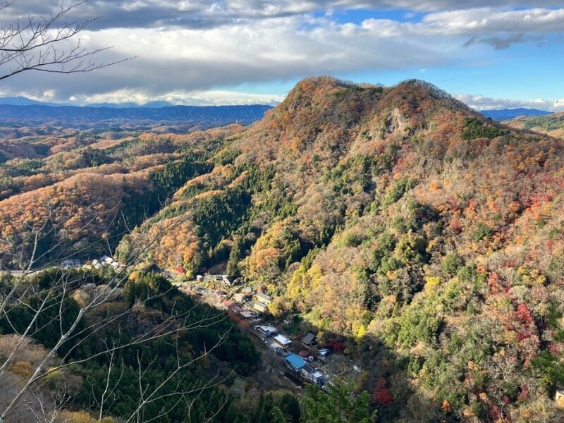 麓に見えるのは袋田温泉郷