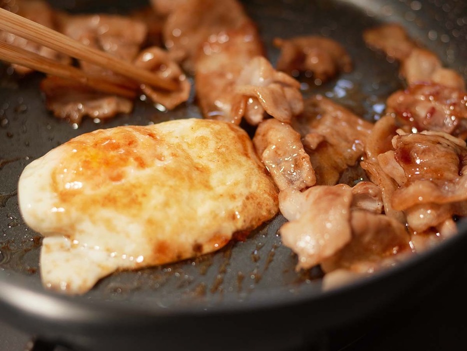 豚肉をカリカリに焼くとお好み焼き感アップ！