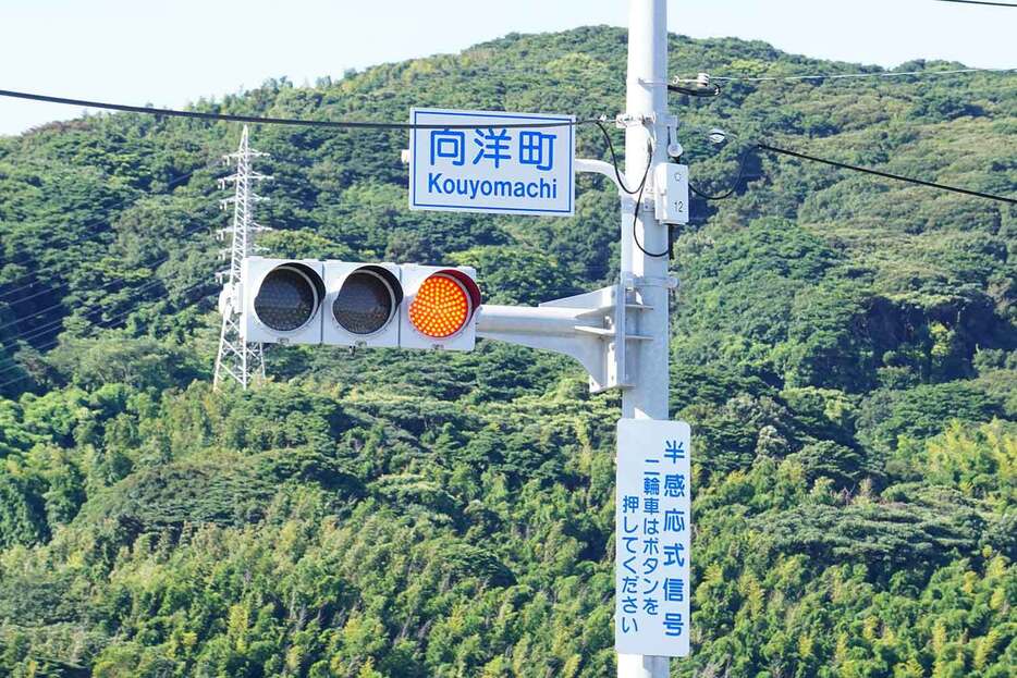 信号機には、近くに来た車両を感知して点灯するタイミングをコントロールする「感応式」と呼ばれるものがある。その歴史は長く、昭和38年（1963年）3月には存在していた。