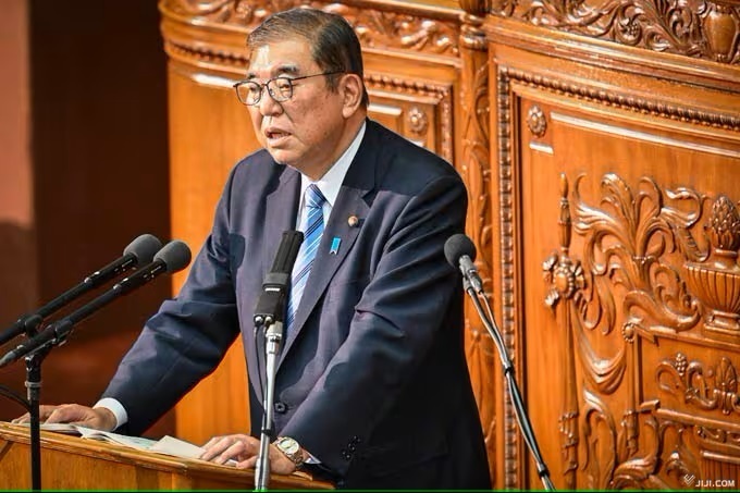 衆院本会議で所信表明演説を行う石破茂首相＝11月29日、国会内【AFP時事】