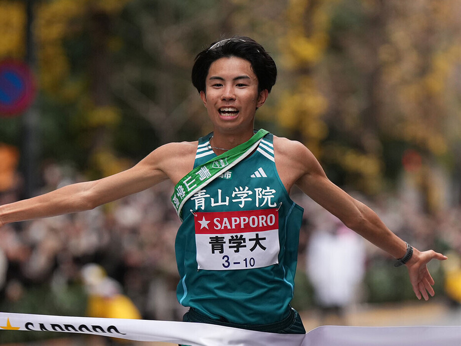 前回大会は青学大が総合優勝。今大会を制するのはどの大学か　photo by スポニチ/アフロ