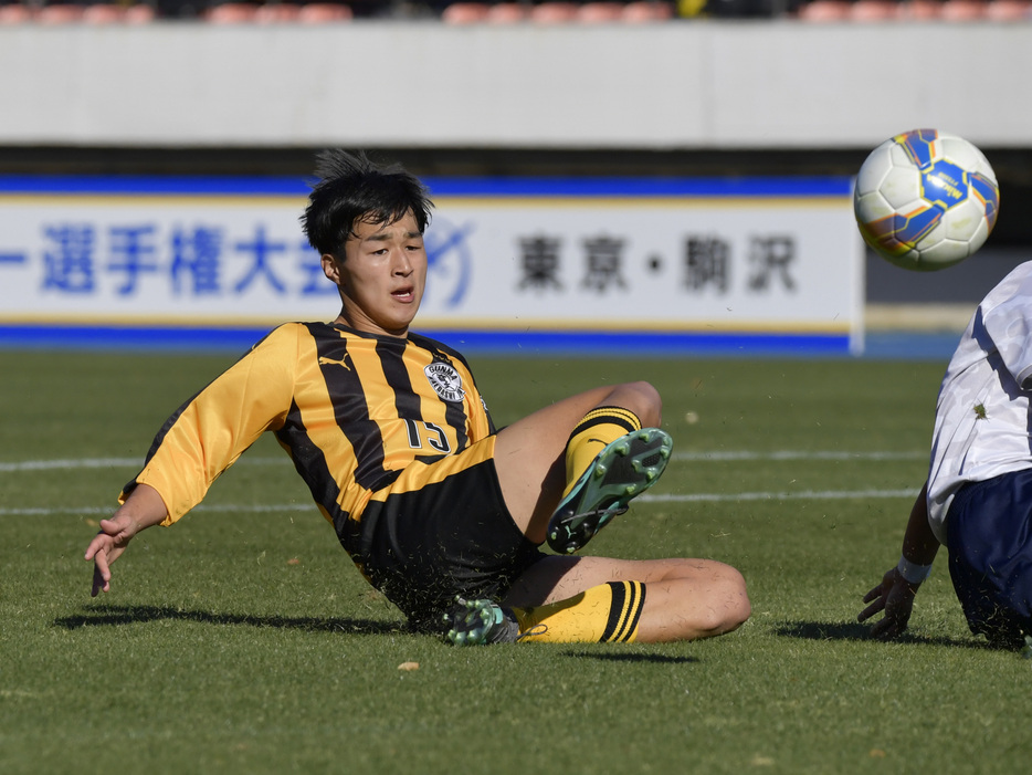 前橋育英高はFW佐藤耕太が追加点。2-0で勝利した。(写真協力=高校サッカー年鑑)(HIGH SCHOOL SOCCER YEARBOOK)