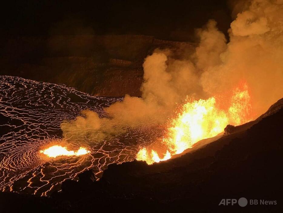 米ハワイ島キラウエア山の噴火の様子。米地質調査所提供（2024年12月23日撮影・提供）。【翻訳編集】 AFPBB News