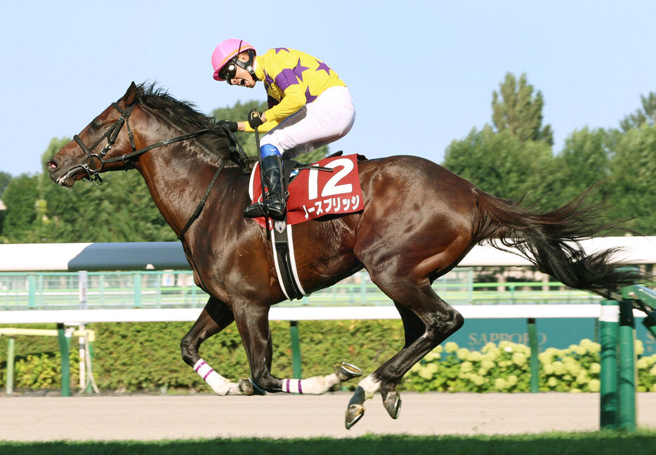 岩田康誠騎手騎乗のノースブリッジが直線抜け出し快勝。　（カメラ・高橋　由二）