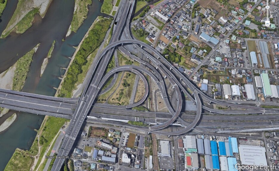 圏央道の海老名JCT（画像：Google Earth）。