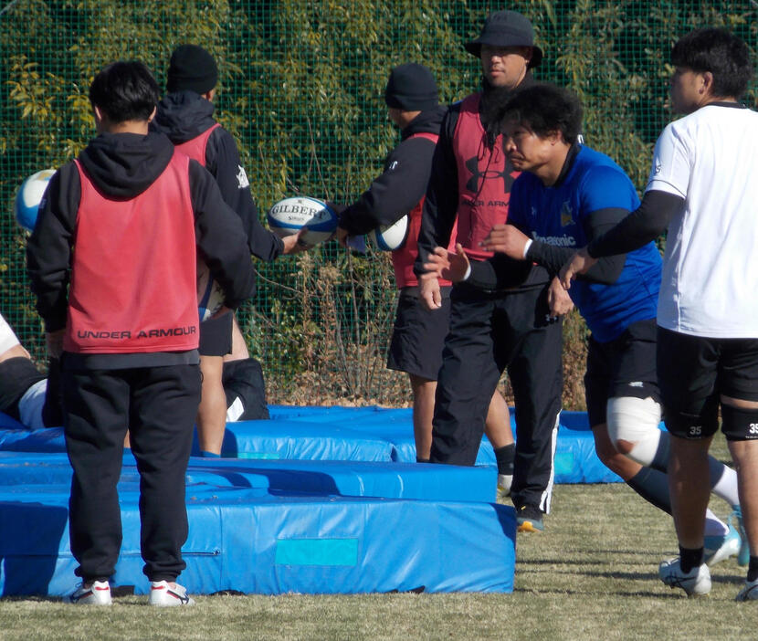 東京SG戦に向けた練習で汗を流す埼玉プロップ稲垣啓太（右から2人目）ら（撮影・松本航）