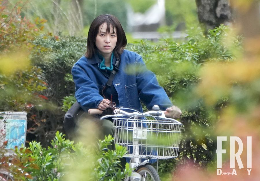 『日曜の夜ぐらいは…』のロケにて。日々の生活に疲れた女性を演じていた（’23年５月26日号より）