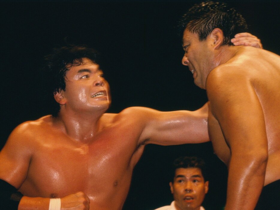 故・三沢光晴が立ち上げた「プロレスリング・ノア」を震撼させた巨額詐欺事件。11月に急逝したマイティ井上が明かしていたウラ話とは？ photograph by BUNGEISHUNJU