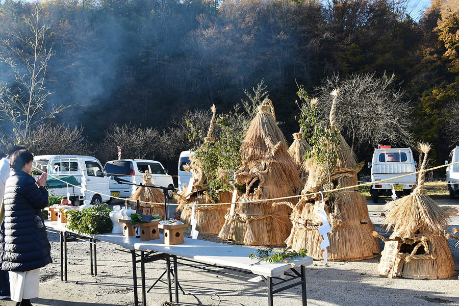 朝市広場で行われた降神祭・分湯式