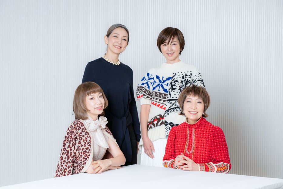 （右から）森山良子さん、渡辺満里奈さん、松本孝美さん、野宮真貴さん