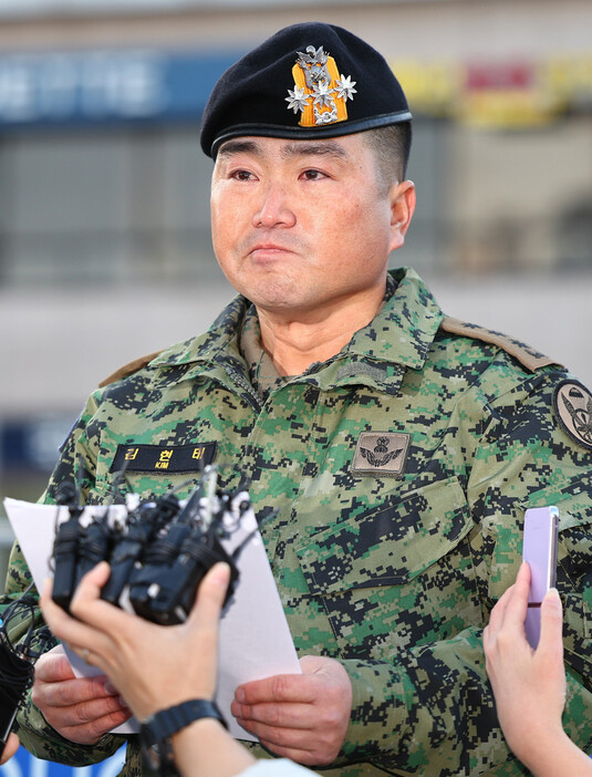 ９日、ソウルで記者会見する韓国陸軍「７０７特殊任務団」のキム・ヒョンテ団長（ＥＰＡ時事）