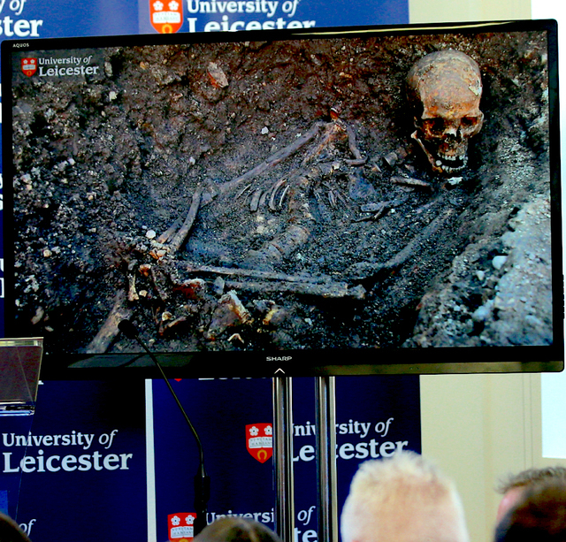 レスター大学が発表した発見時の遺骨写真　photo by gettyimages