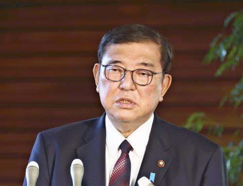 渡辺主筆の死去などについて、記者団の質問に答える石破首相（１９日、首相官邸で）＝川口正峰撮影