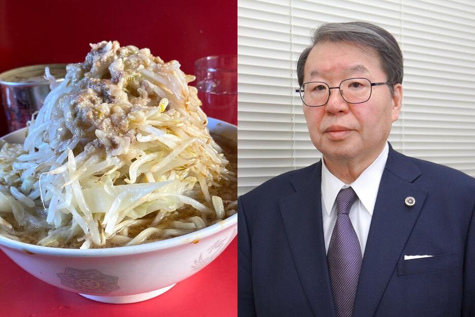 ラーメン二郎三田本店のラーメンと金子正志弁護士（2024年11月／東京・神田の法律事務所／弁護士ドットコム撮影）