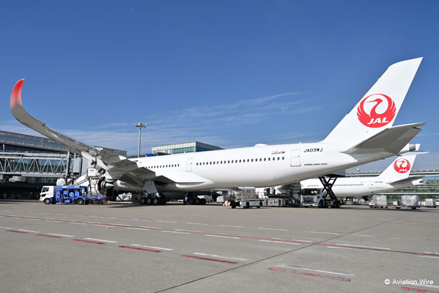 25年2-3月発券分の燃油サーチャージを引き上げるJAL＝PHOTO: Tadayuki YOSHIKAWA/Aviation Wire