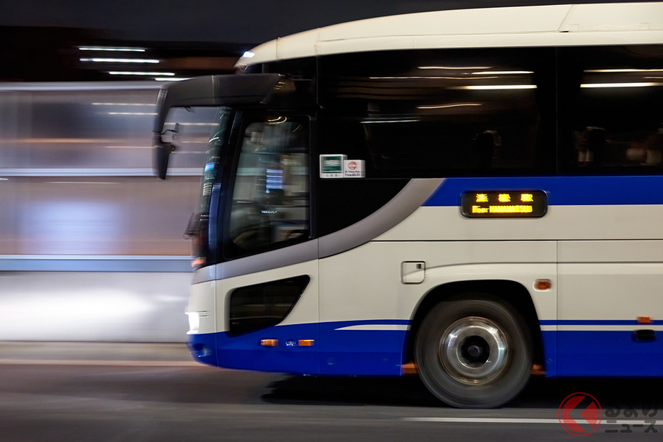 高速道路を疾走する夜行バスに求められる「マナー」とは［画像はイメージです］