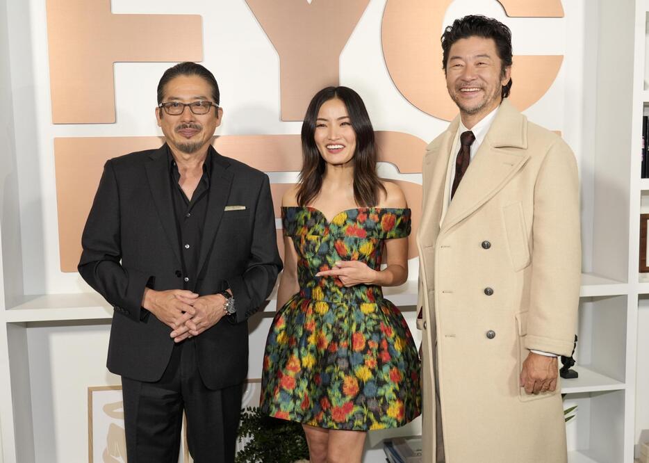 左から真田広之さん、アンナ・サワイさん、浅野忠信さん＝6月、米ロサンゼルス（AP＝共同）