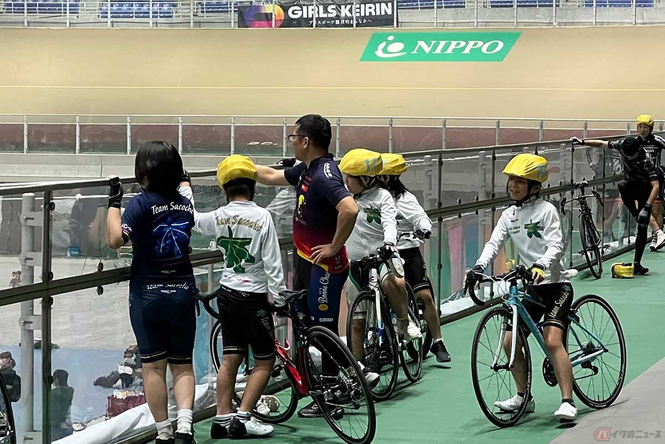 子供達も多く参加しています。小さい頃から元競輪選手に直接自転車を教えてもらえる機会はなかなかありません。一般公道でも安全に走行できるようになるでしょう