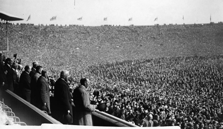 ブランド誕生の1年前、1923年のFAカップ決勝の様子