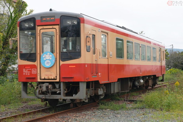 国鉄キハ20形を模した天竜浜名湖鉄道の車両（2024年11月、安藤昌季撮影）。