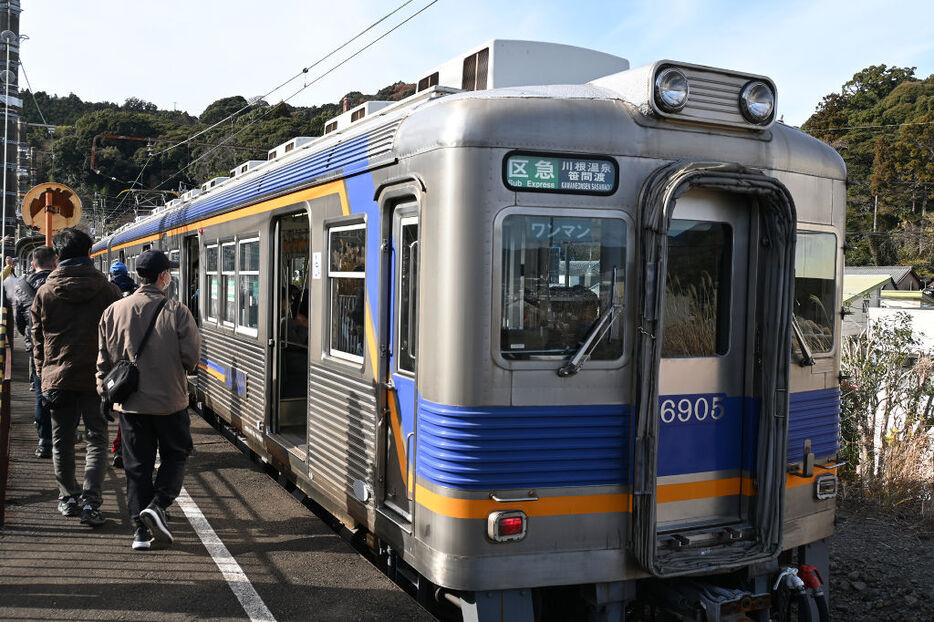 営業運転を開始した南海電鉄から譲り受けた6000系電車＝島田市の大井川鉄道金谷駅