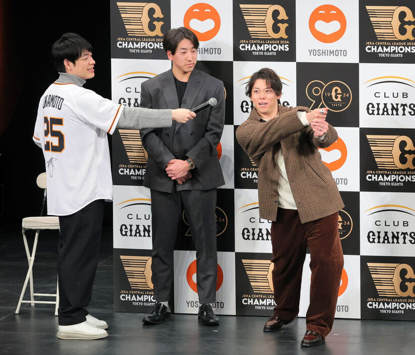 司会を務める麒麟・川島（左）とトークで盛り上がる高梨（右）と大勢（カメラ・小泉　洋樹）