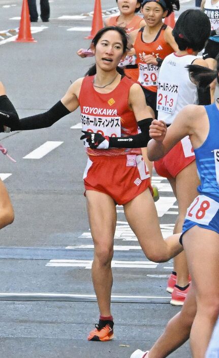 ３区にたすきをつないだ豊川２区の秋竹凜音