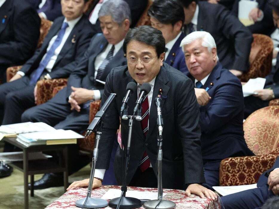 赤沢亮正経済再生担当相（春名中撮影）