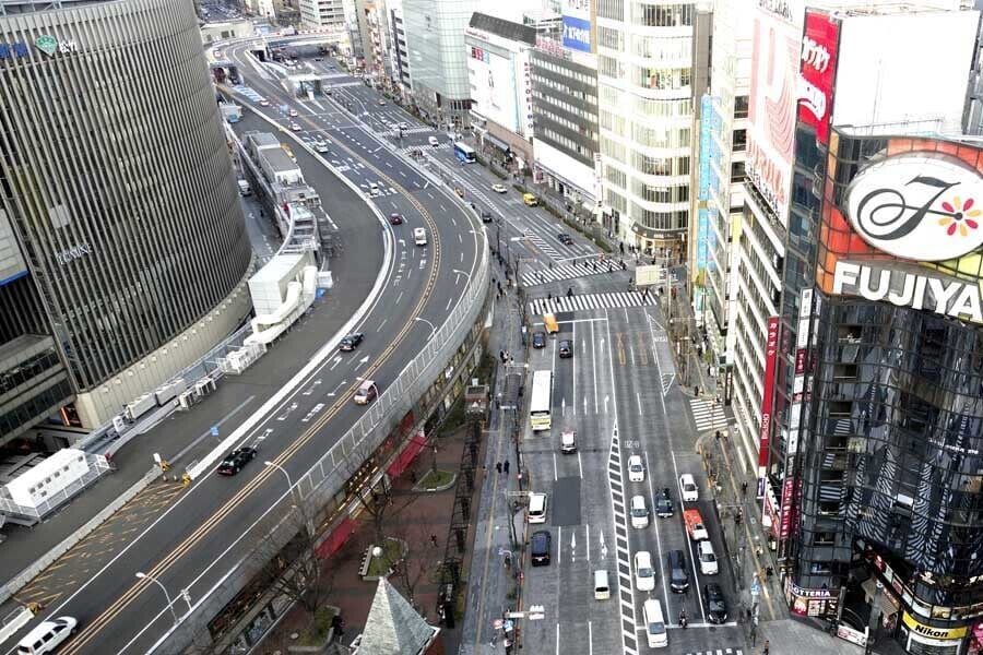 数寄屋橋交差点から見る東京高速道路（画像：写真AC）