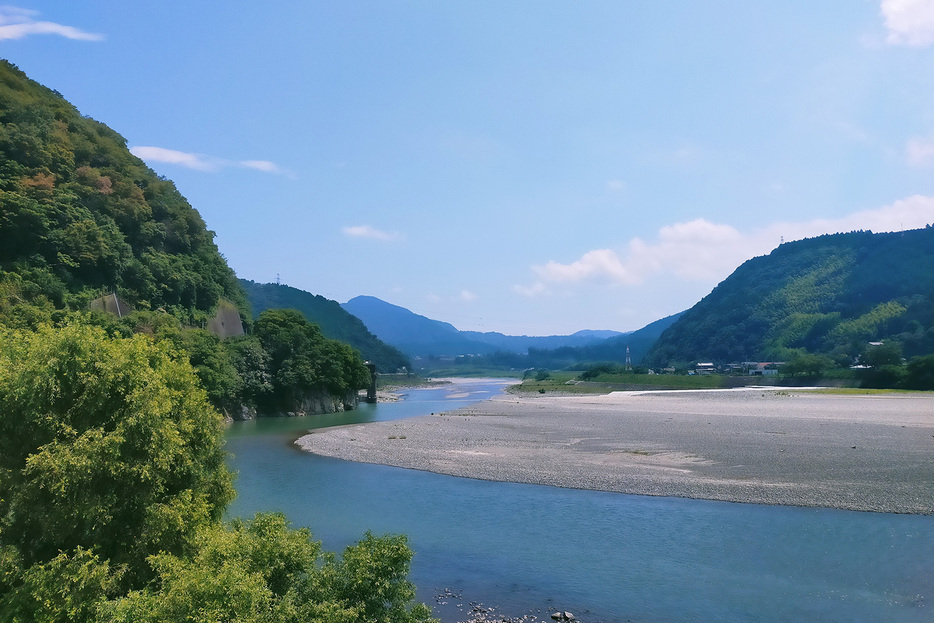 キャンプするロケーションとしては絶対に避けたい川の中州