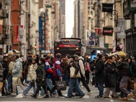 Shoppers cross a street in New York. Photographer: Yuki Iwamura/Bloomberg