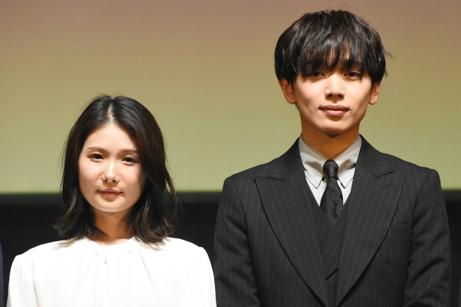 小野花梨(左)と宮世琉弥