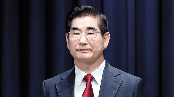 金竜顕前国防部長官［写真　大統領室写真記者団］