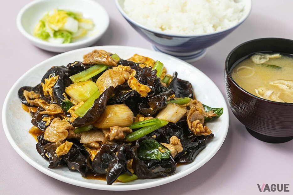 木須肉定食（ムースーロー定食）1,200円。定食はメインのおかずにご飯、味噌汁、お新香付き