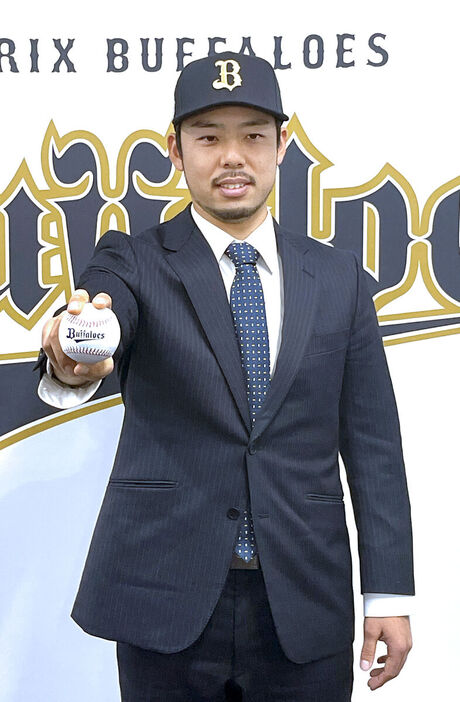 入団会見を開いた本田圭佑