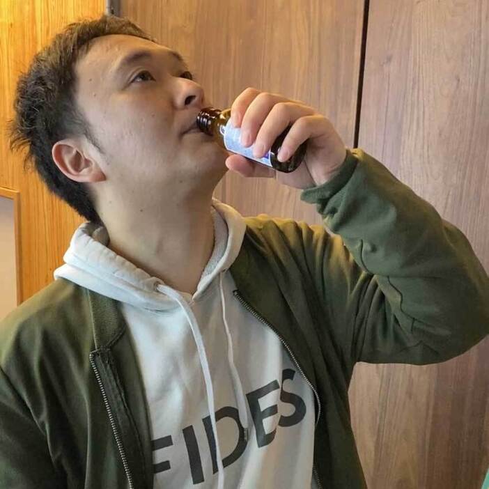 普通の人の飲み方は、ぐびっと飲み干す。