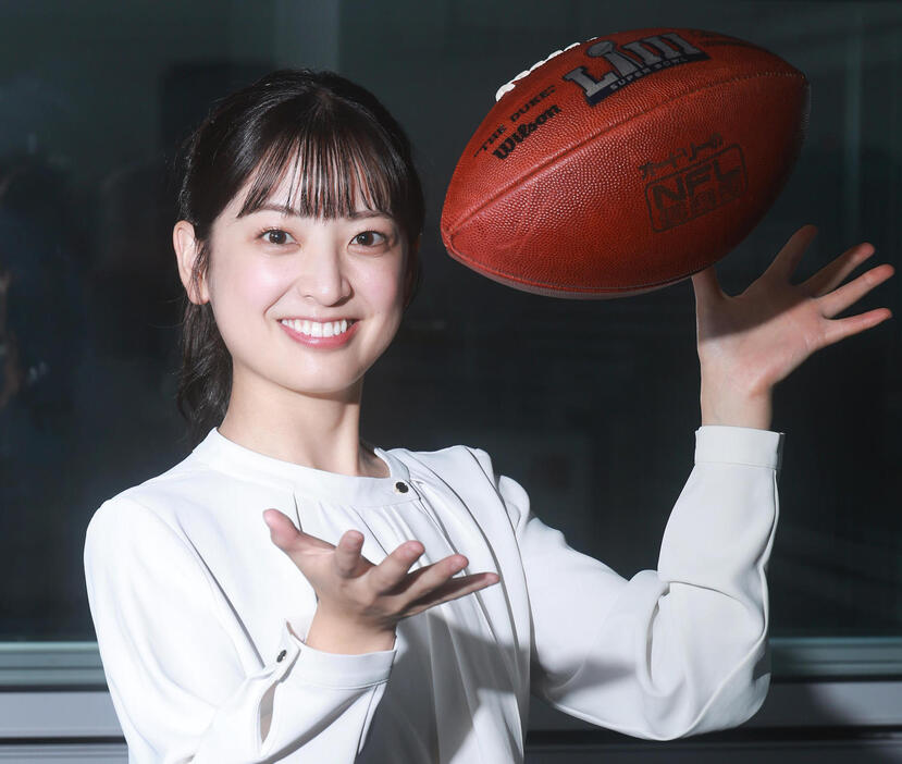 担当番組の「NFL倶楽部」について語る日本テレビ大型新人の瀧口麻衣アナウンサー（撮影・中島郁夫）